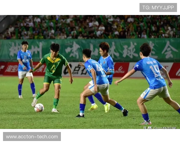 湘超足球联赛激战正酣 本土球队奋勇争先 展现拼搏精神与技术风采